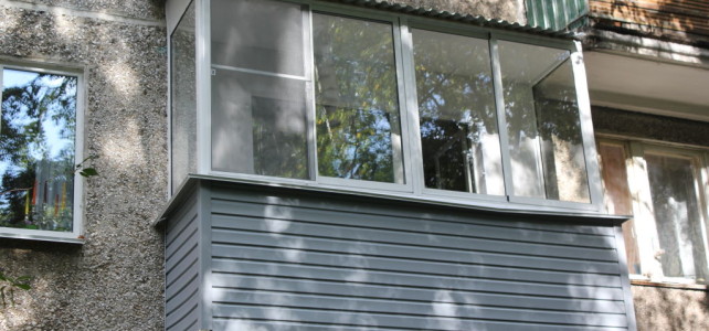 Алюминиевые окна на балконе