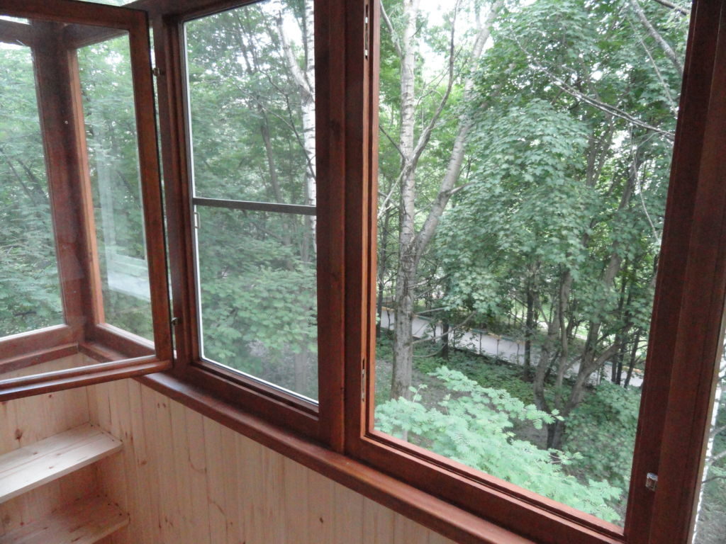 Финские окна на балконе