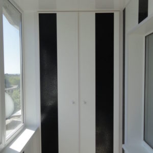 Шкаф на балкон из ламинированных панелей